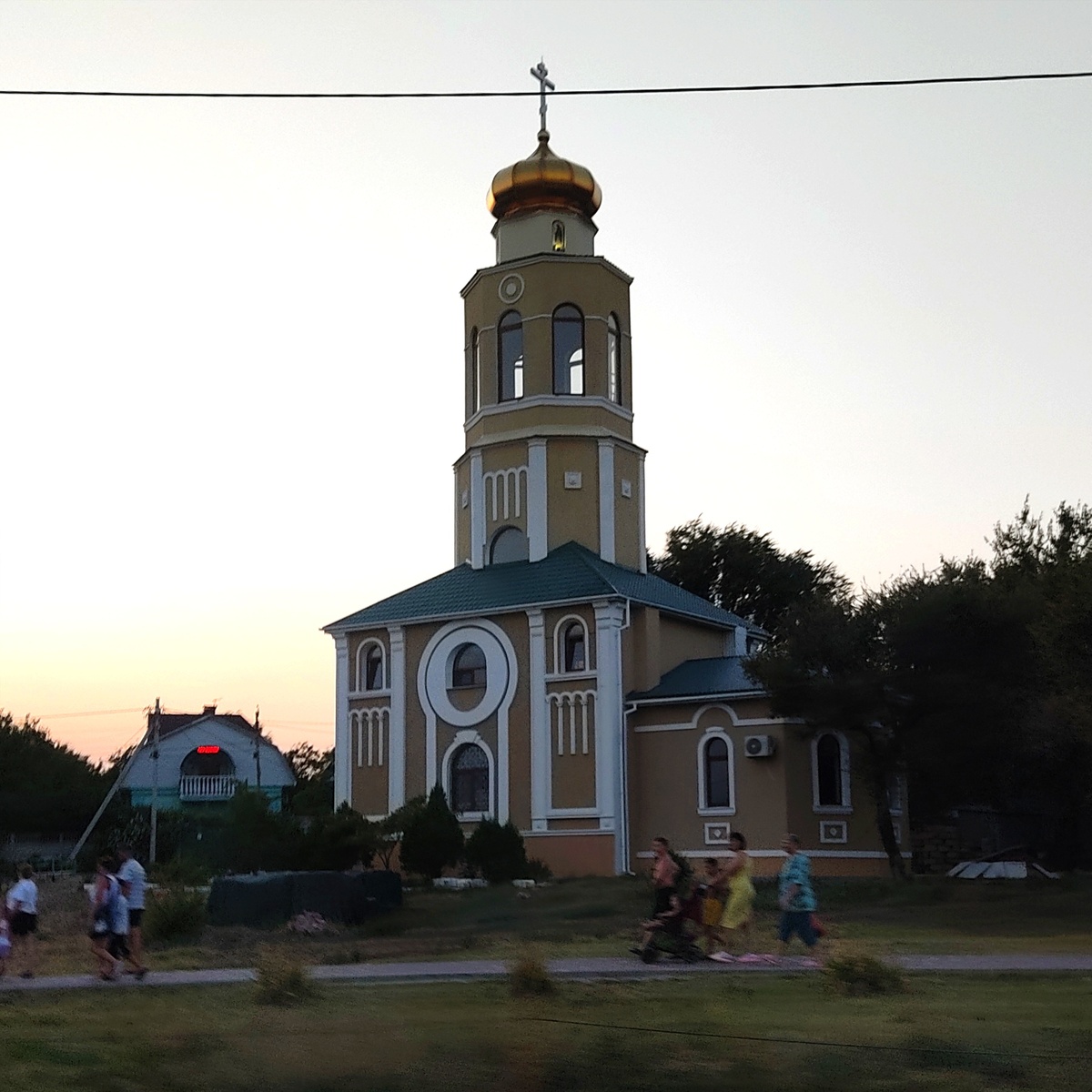 Церковь Живоначальной Троицы в Береговом