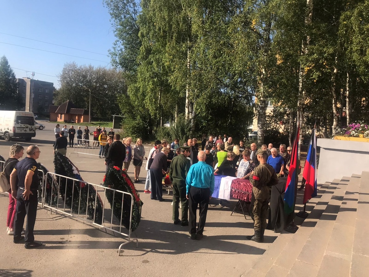    Вечный покой: в Сегеже простились с Андреем Фоминым, погибшим в зоне СВОамдинистарция Сегежского округа