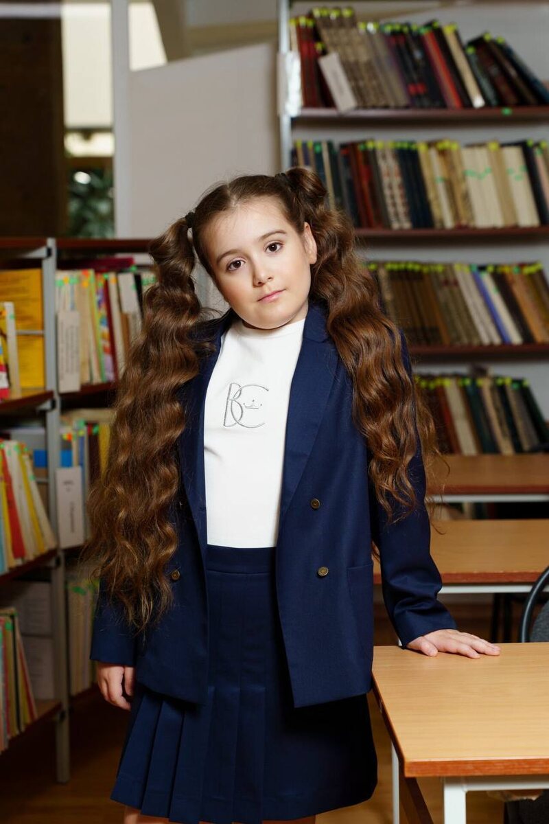 Анна в школьной форме от бренда «Ваше Сиятельство»
