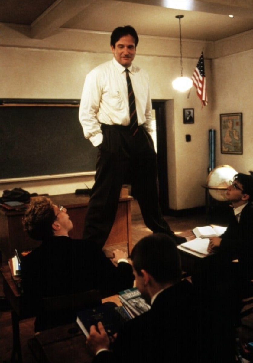 «Я встал на стол, чтобы напомнить себе, что надо смотреть на вещи с разных точек зрения.» 