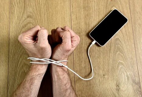 В современном мире мы окружены гаджетами, уведомлениями и постоянным информационным потоком. Смартфоны и компьютеры стали неотъемлемой частью нашей жизни, но многие из нас не осознают, какой ущерб это наносит нашему физическому и психическому здоровью. В этой статье я расскажу о цифровом детоксе — мощном методе для восстановления баланса, повышения продуктивности и улучшения общего самочувствия.