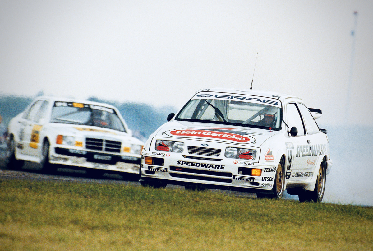 Клаус Людвиг на Ford Sierra RS500 Cosworth против Зигфрида Мюллера-младшего на Mercedes-Benz 190E 2.3-16 на этапе DTM ’88 на Хунгароринге