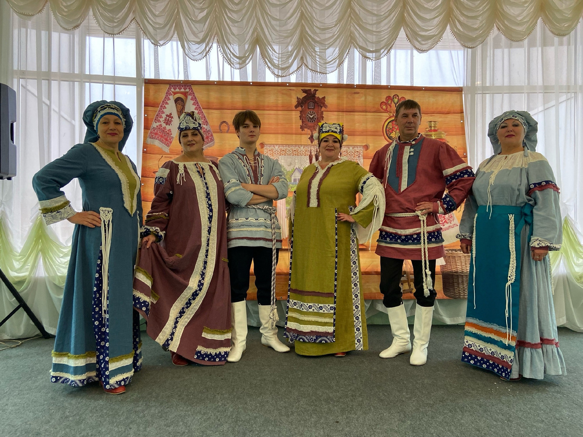 основной состав народного самодеятельного коллектива, вокального ансамбля "Берислава". 2023 г.