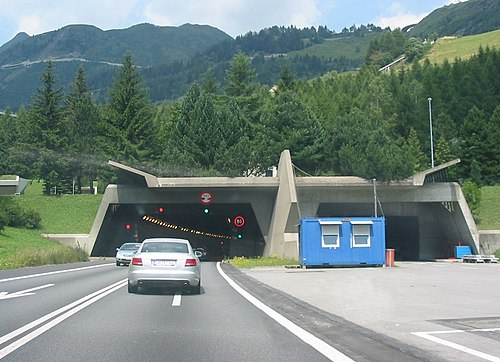 Сен-Готардский автомобильный тоннель. Фото с сайта https://commons.wikimedia.org/wiki/File:Gotthard_Road_Tunnel_Switzerland.jpg?uselang=ru. Взято с Яндекс.Картинки