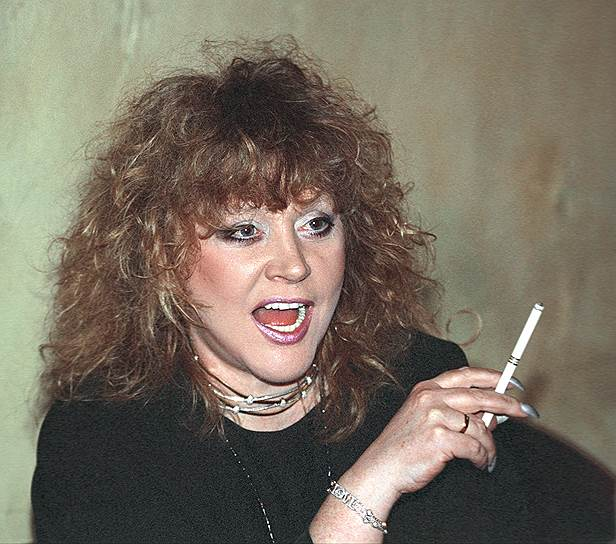 Алла Борисовна орёт на холопов. 