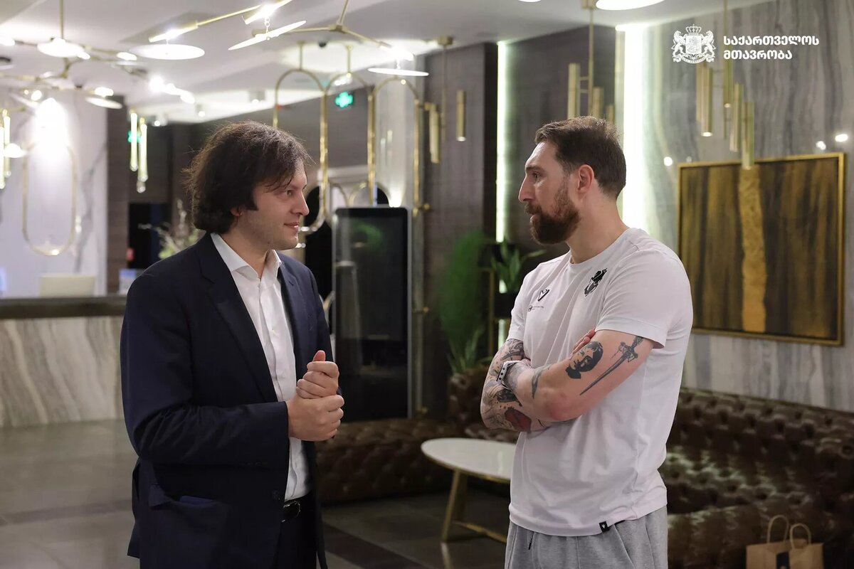 Ираклий Кобахидзе встретился со сборной Грузии по футболу © Government of Georgia