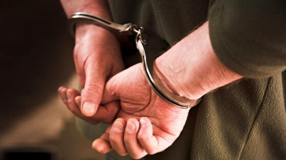    Суд арестовал экс-сотрудников Минобороны РФ по делу о взятке в 7,7 млн рублей Анастасия Романова