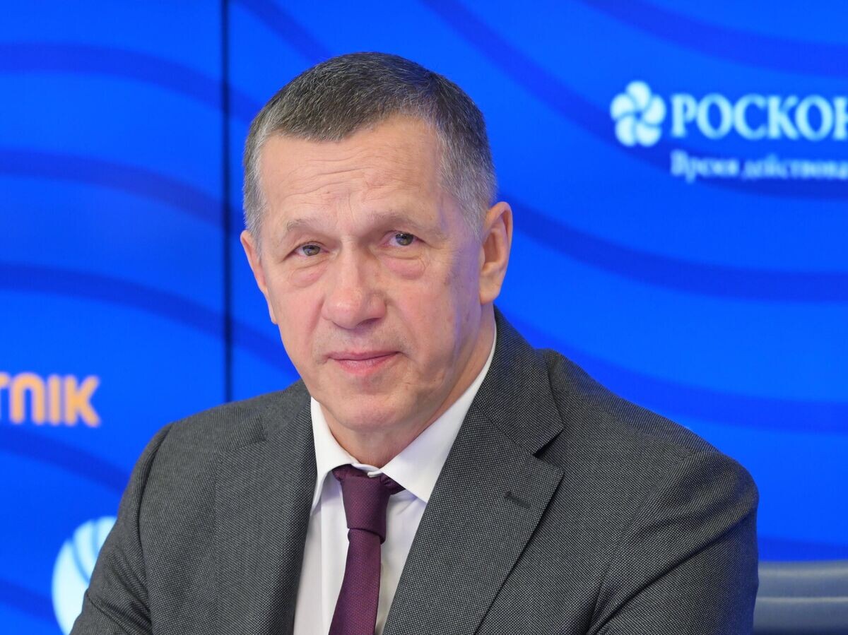    Заместитель председателя правительства РФ - полномочный представитель президента РФ в Дальневосточном федеральном округе Юрий Трутнев© РИА Новости / Мария Девахина