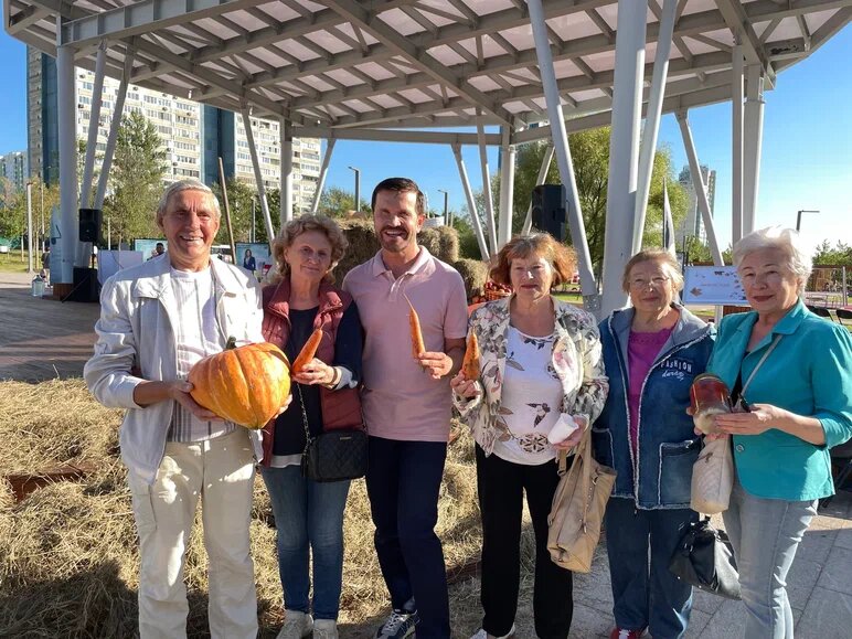 а вот он с морковкой