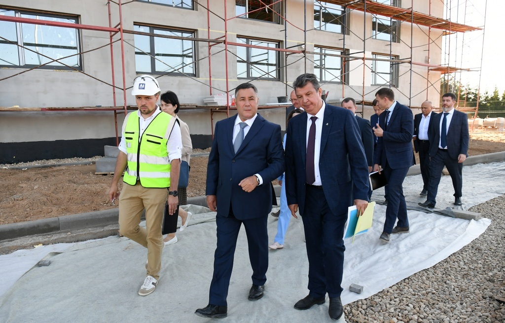 Тверской губернатор проверил ход строительства двух школ в Конаковском районе