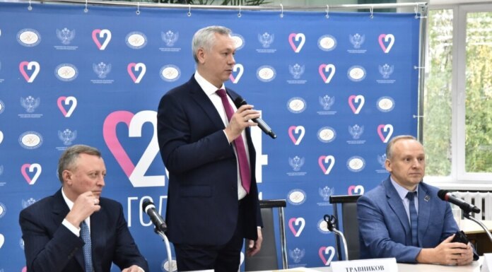    Слева направо: Сергей Нелюбов, Андрей Травников и экс-и.о ректора НГПУ Алексей Герасев. Фото пресс-службы правительства Новосибирской области