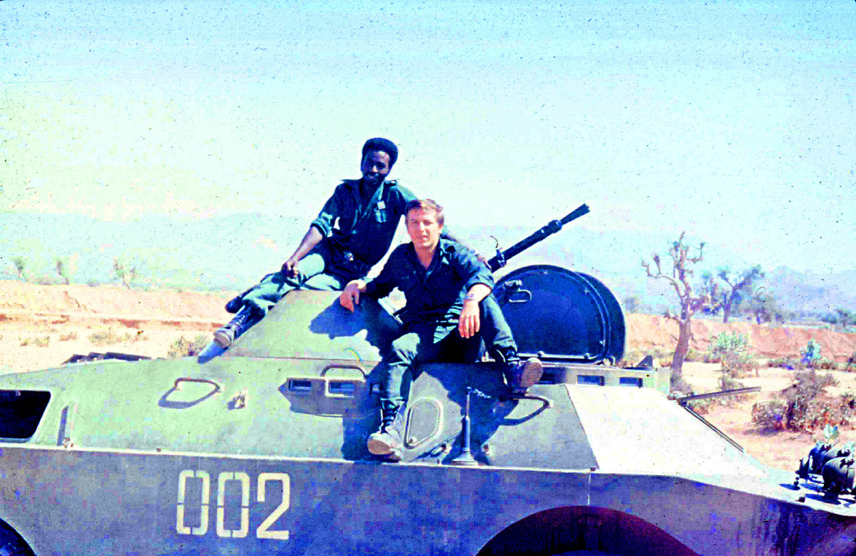 Интернациональная дружба на броне. Эфиопия,1985 г.. Фото из личного архива автора