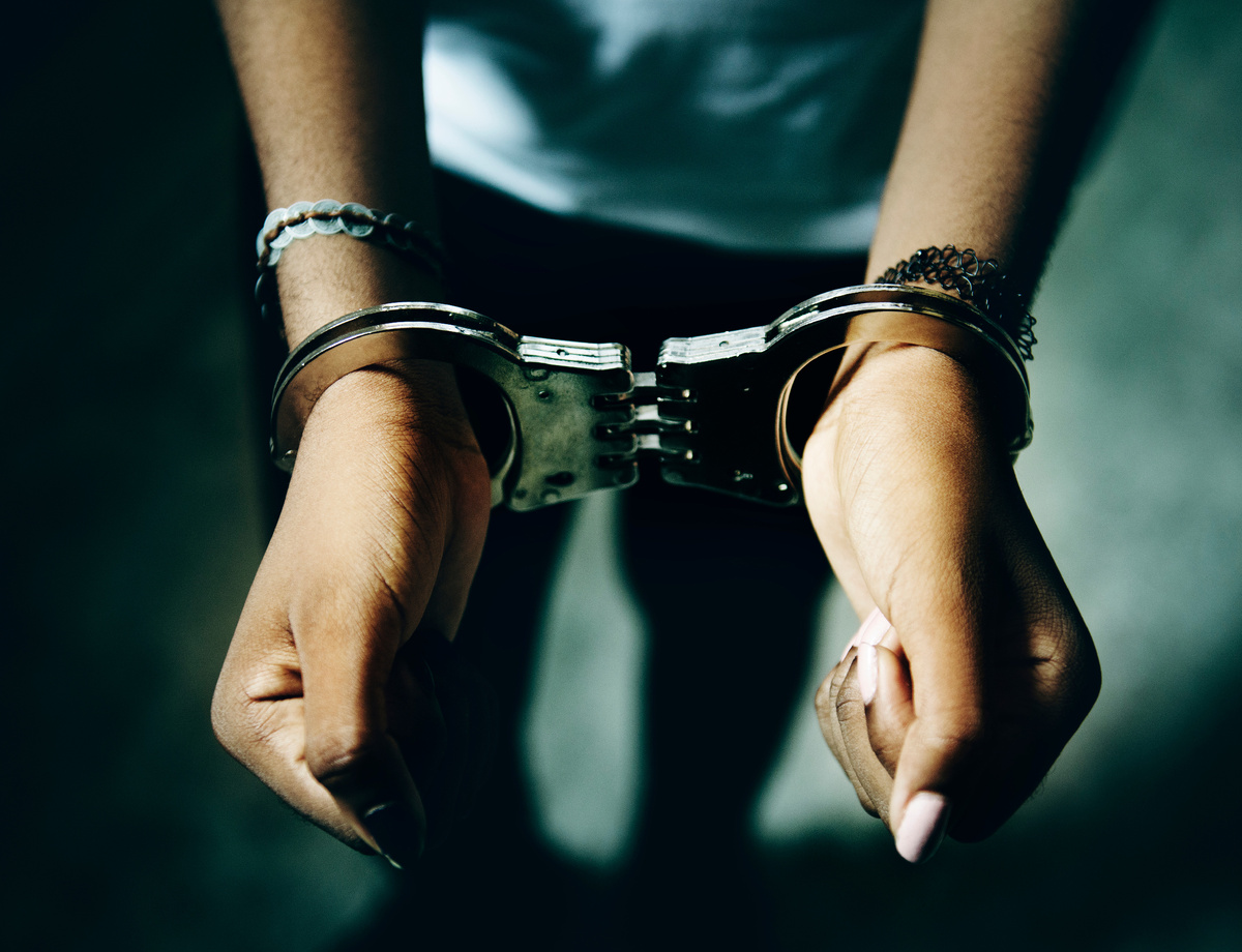 https://ru.123rf.com/free-photo_90761654_prisoner-with-handcuffs-on-hands.html