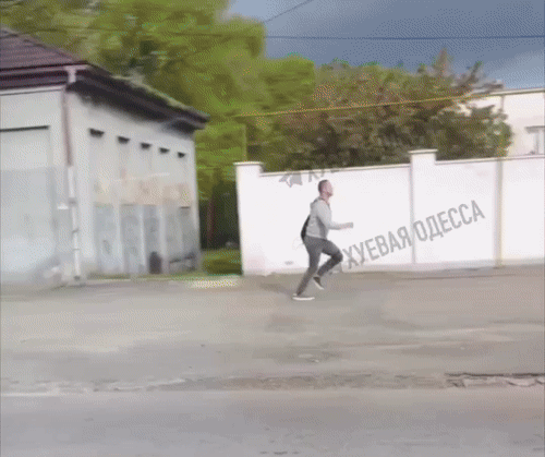 "БЕРИ, ФОРЕСТ, БЕГИ". ВИДЕО: ТГ-КАНАЛ "ДВА МАЙОРА"