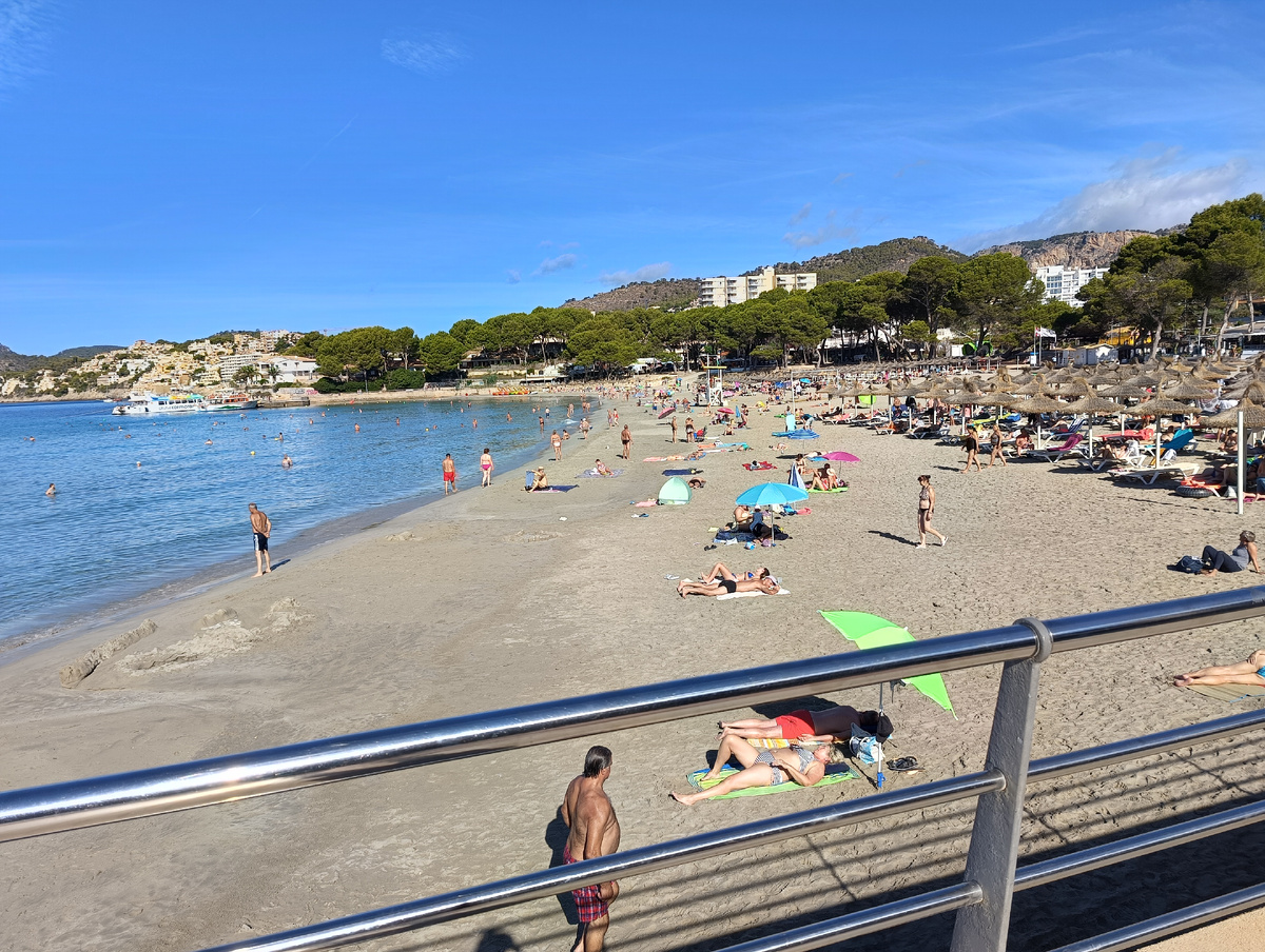 Пляж в Пагуэре, где мы остановились, но мы ходим на пляж, что рядом с отелем