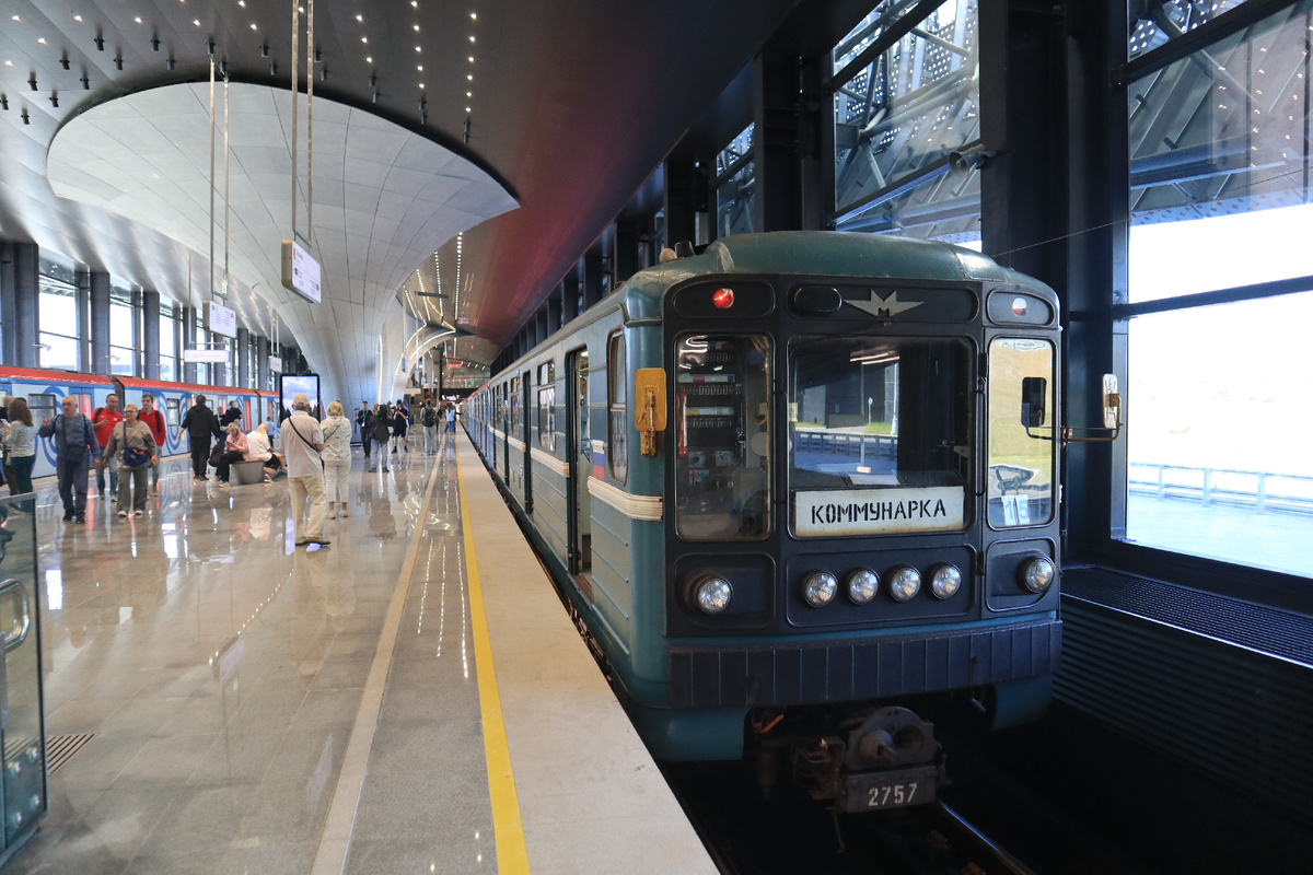 Потапово - новая станция метро среди широкой автомагистрали -16