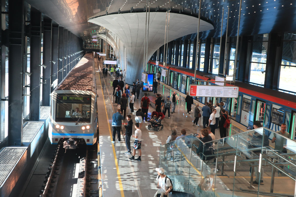 Потапово - новая станция метро среди широкой автомагистрали -9