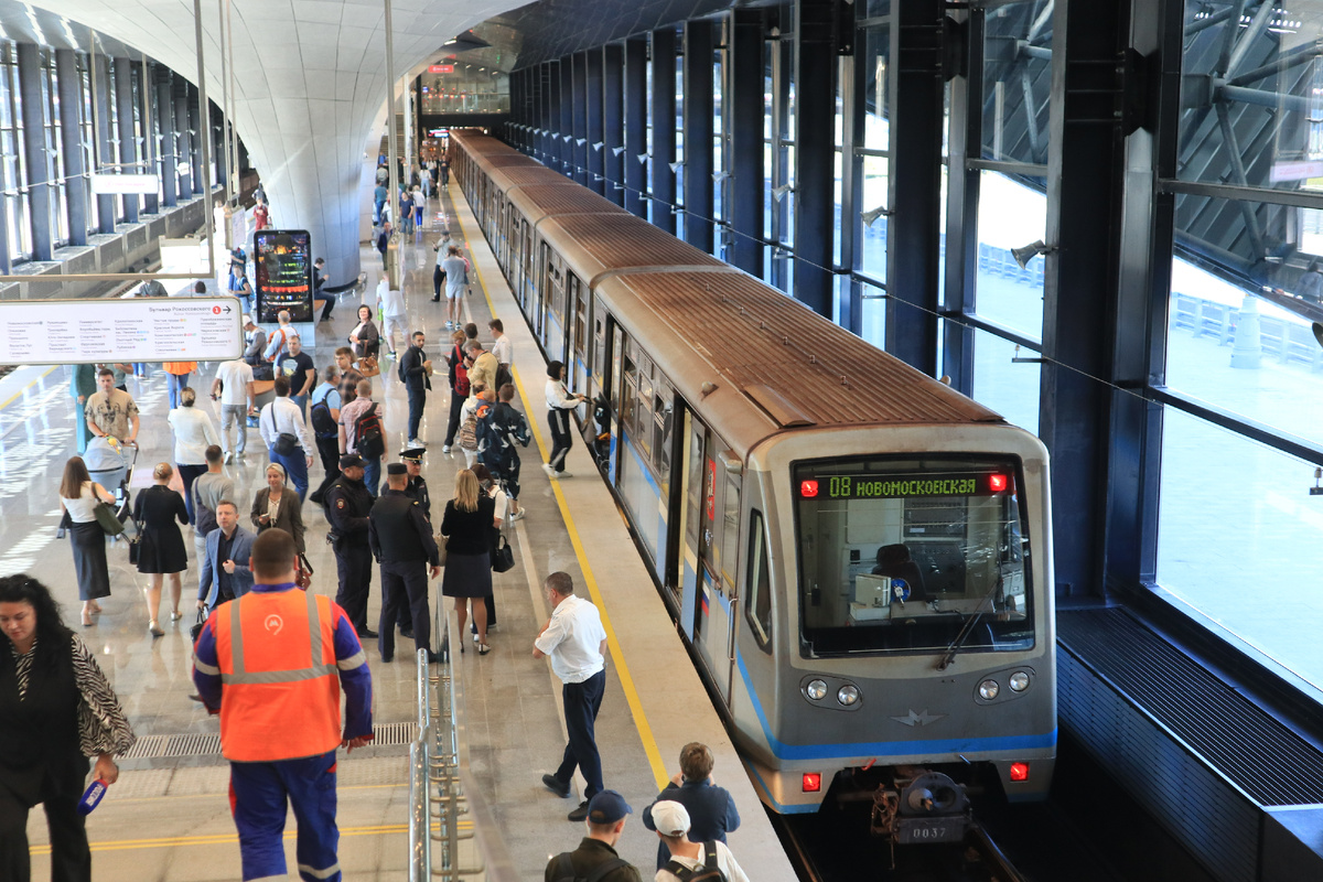 Потапово - новая станция метро среди широкой автомагистрали -17