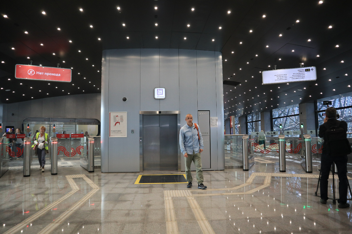 Потапово - новая станция метро среди широкой автомагистрали -19