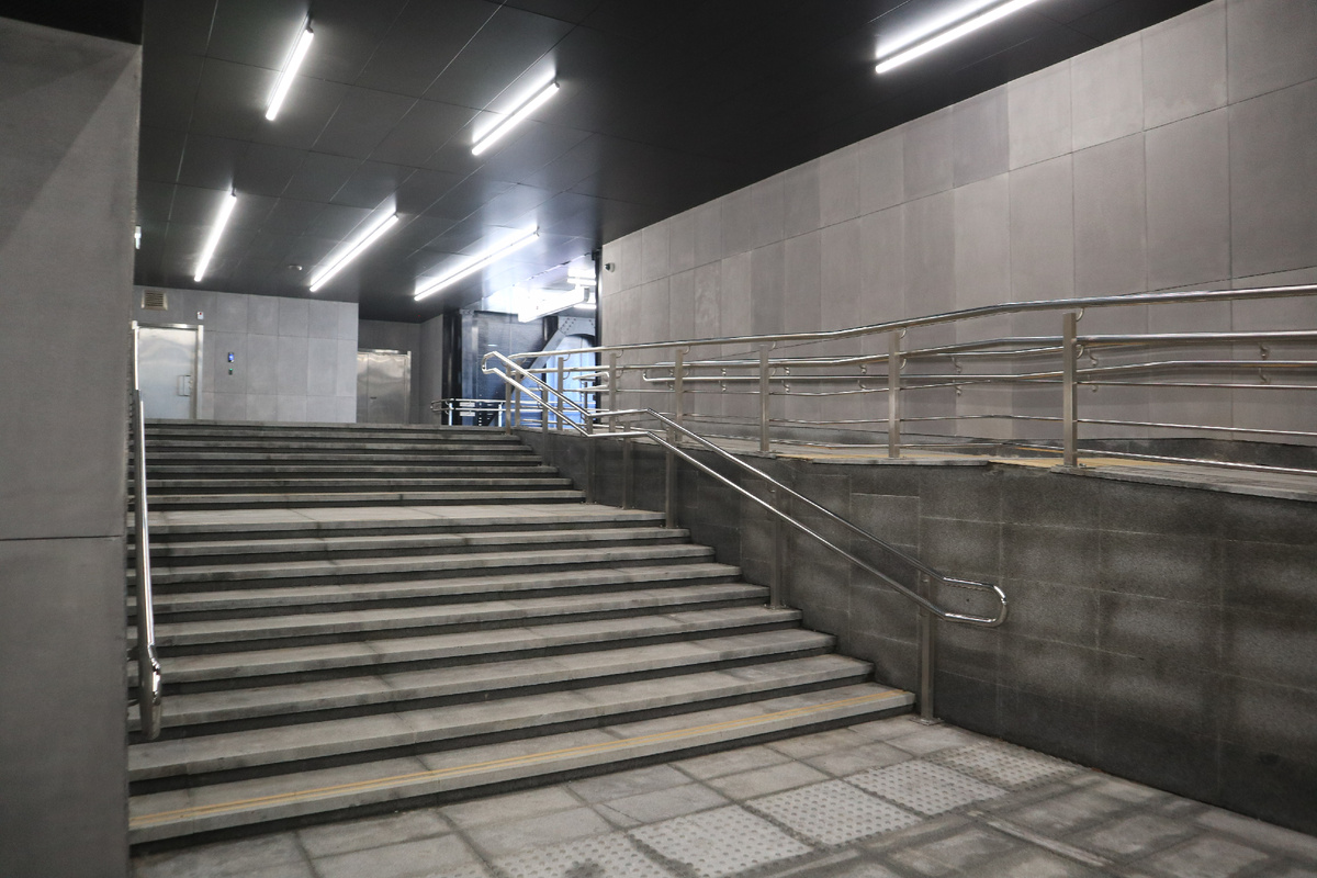 Потапово - новая станция метро среди широкой автомагистрали -25