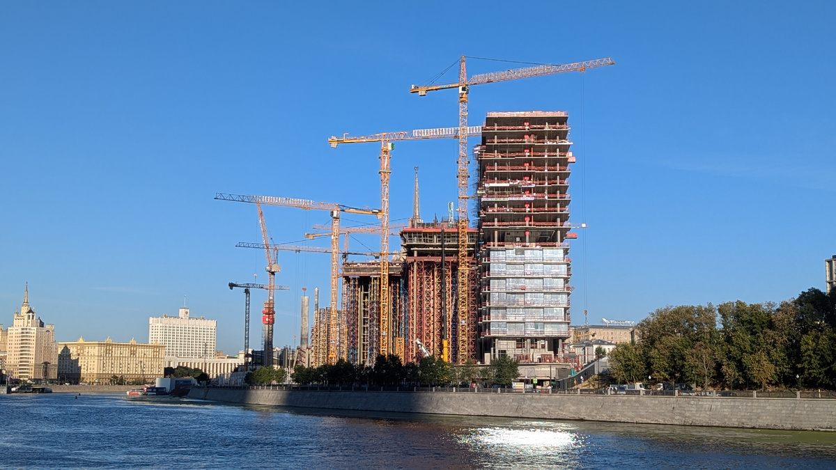 ЖК Бадаевский. Снято 05 сентября 2024 года. Автор фото Дмитрий Рогачёв Добавьте описание
