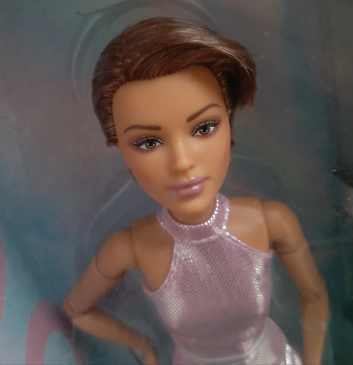 Виктория Лукс номер 22 - отзыв, обзор Барби Looks 2024, цена, где купить, скинтон, качество печати