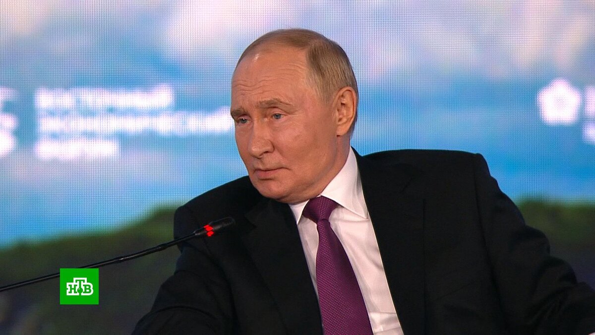    «Заразительно смеется»: Путин заявил о поддержке Харрис на выборах в США