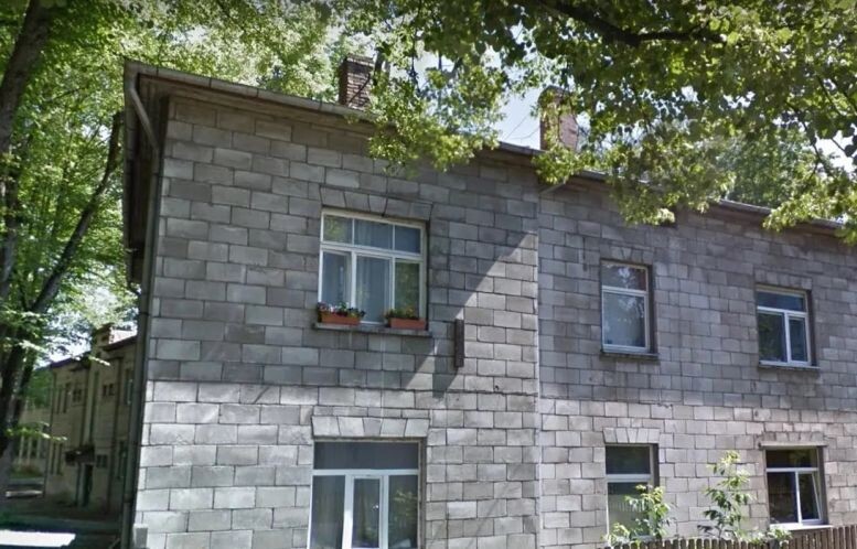 Пеноблочный дом, простоявший без отделки с 1939 года в г. Рига, и совсем за это время не промокший, хотя в той Прибалтике сырость - явление чисто географическое