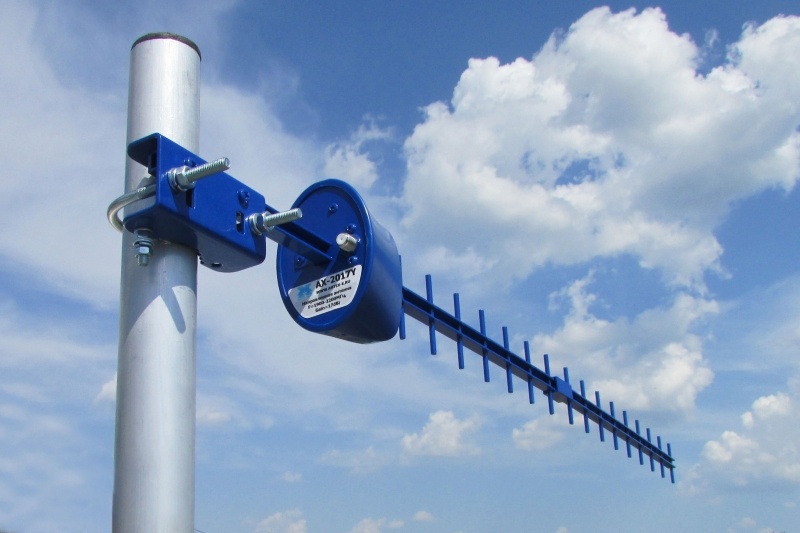 Работаю вахтами очень помогает она лучше чем стандартная антена которая белая