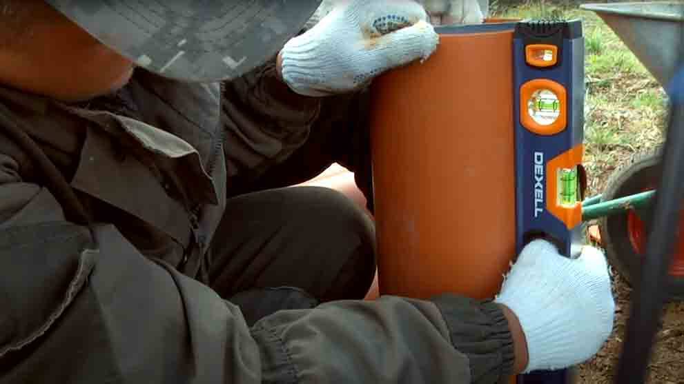 Монтаж столбчатого фундамента из пластиковых труб