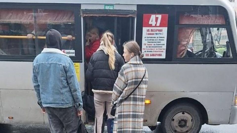    Переполненный автобус. Источник: t.me/vkurse22