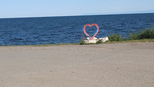 Всего находится рядом с ним. Всего находится рядом с ним