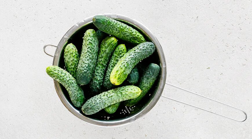   Маринованные огурцы со свеклой на зиму (gastronom.ru)