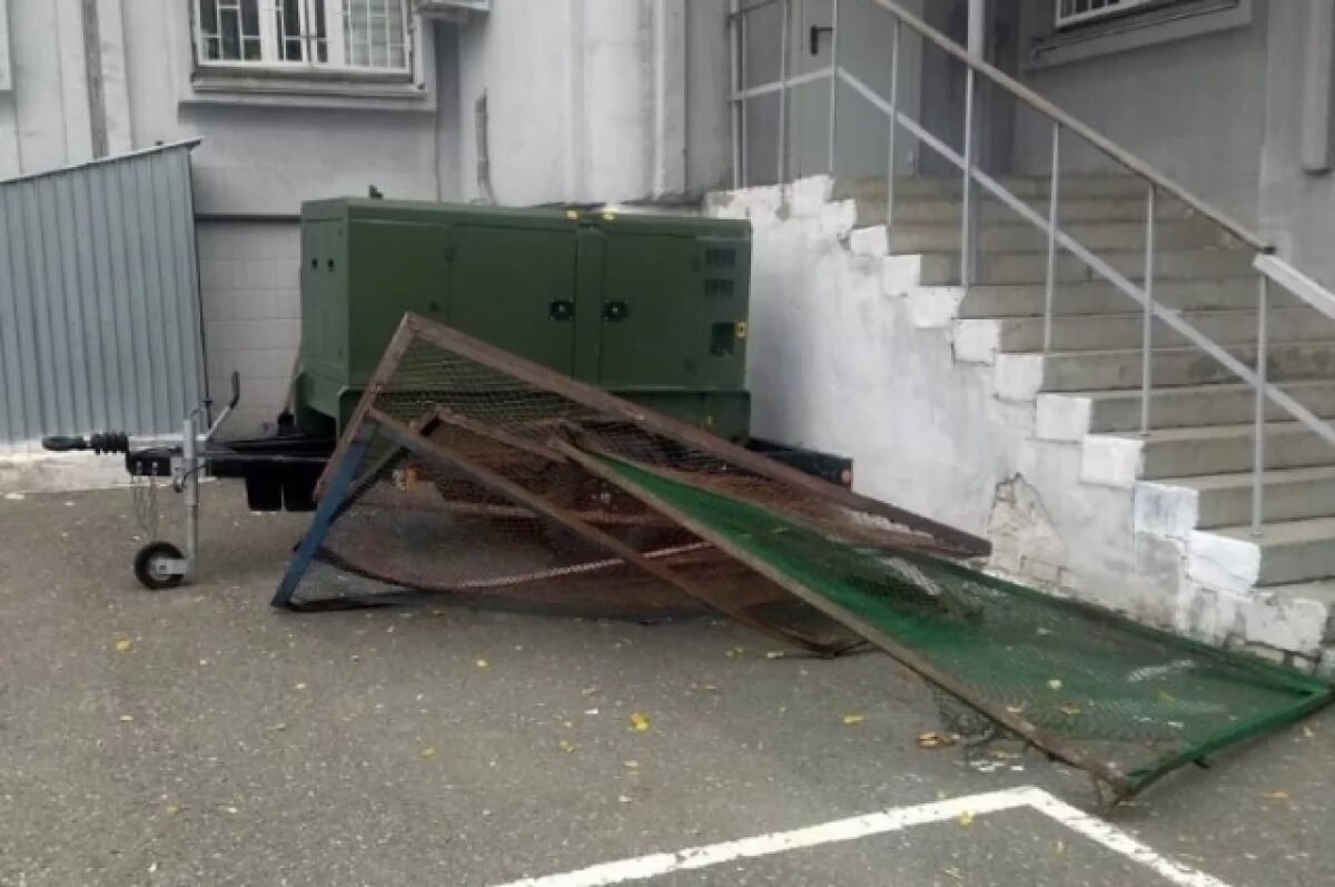    В Челябинске грабители средь бела дня похитили забор из детского сада