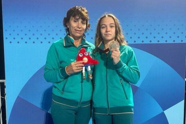    19-летняя Виктория Ищиулова из Орска получила еще одну бронзу на Паралимпийских играх в Париже