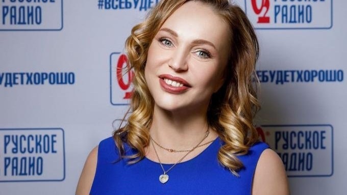 Алла Довлатова, которая оформила свой загородный дом на 300 квадратных метров красиво, свежо и «со вкусом».