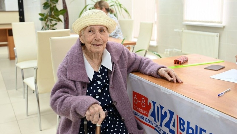    В голосовании на выборах губернатора Ставрополья поучаствовала 103-летняя ветеран войны Раиса Гончарова Фото: администрация Изобильненского округа