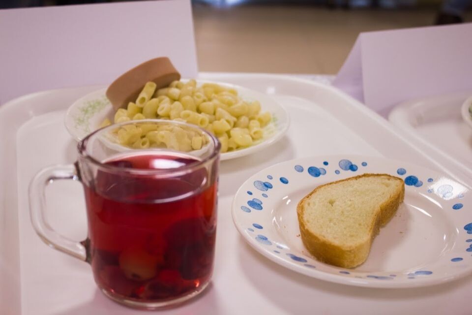    Питание. Школа. Столовая. Источник: Толк