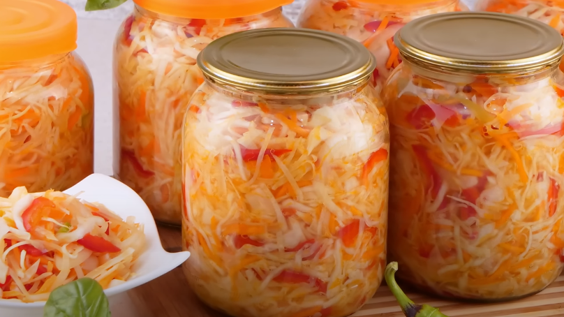 В прошлом году поставил 30 литровых банок. Это я не хвастаюсь. Просто меньше мне нельзя – уж очень этот салат вкусный.