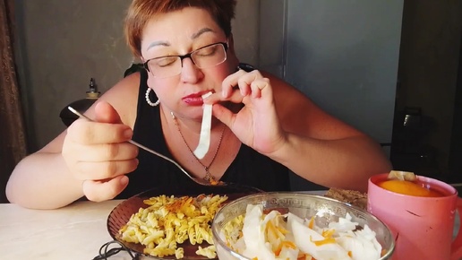 И не жарко ему. И не жарко ему