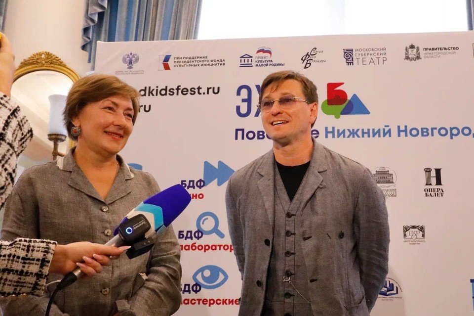   На открытие в столицу Поволжья приехал Народный артист РФ Сергей Безруков и директор фестиваля Лариса Вильясте. Фото: Кира Мишина.