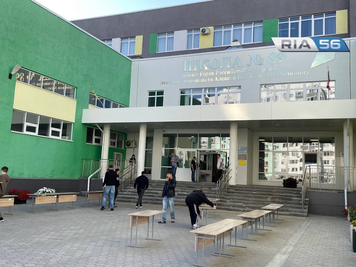  📷    Выборы губернатора. Голосует участок № 1089 в 89-й школе Оренбурга Андрей Севостьянов