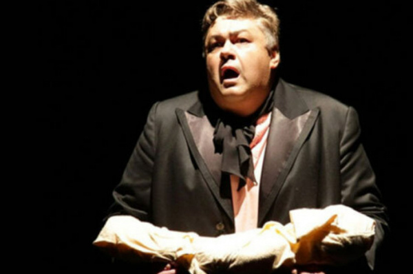    Творческая биография Александра Бондаренко богата на разноплановые образы