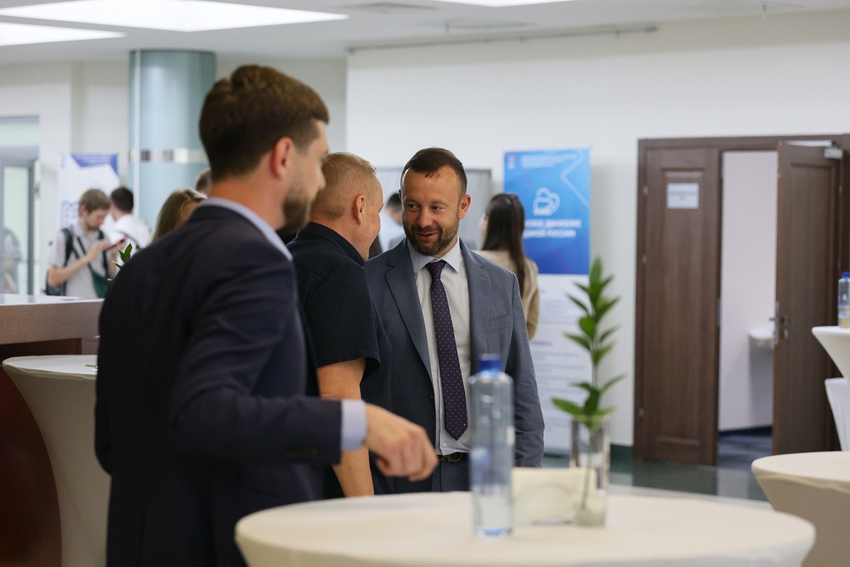 Депутат попросил прекратить домыслы о его месте службы.  Фото: Иван Кабанов