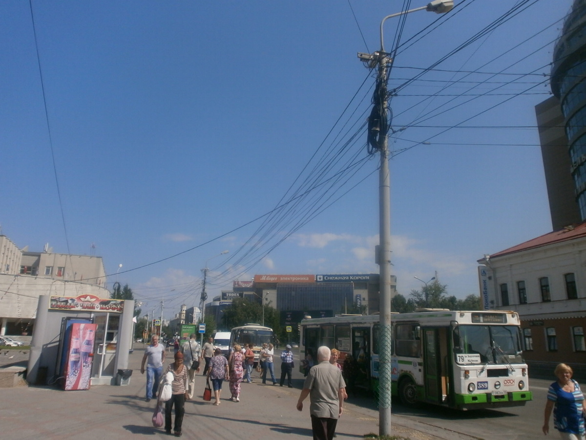 г.Омск ул.Герцена.  Это ещё не самый увешанный столб.
