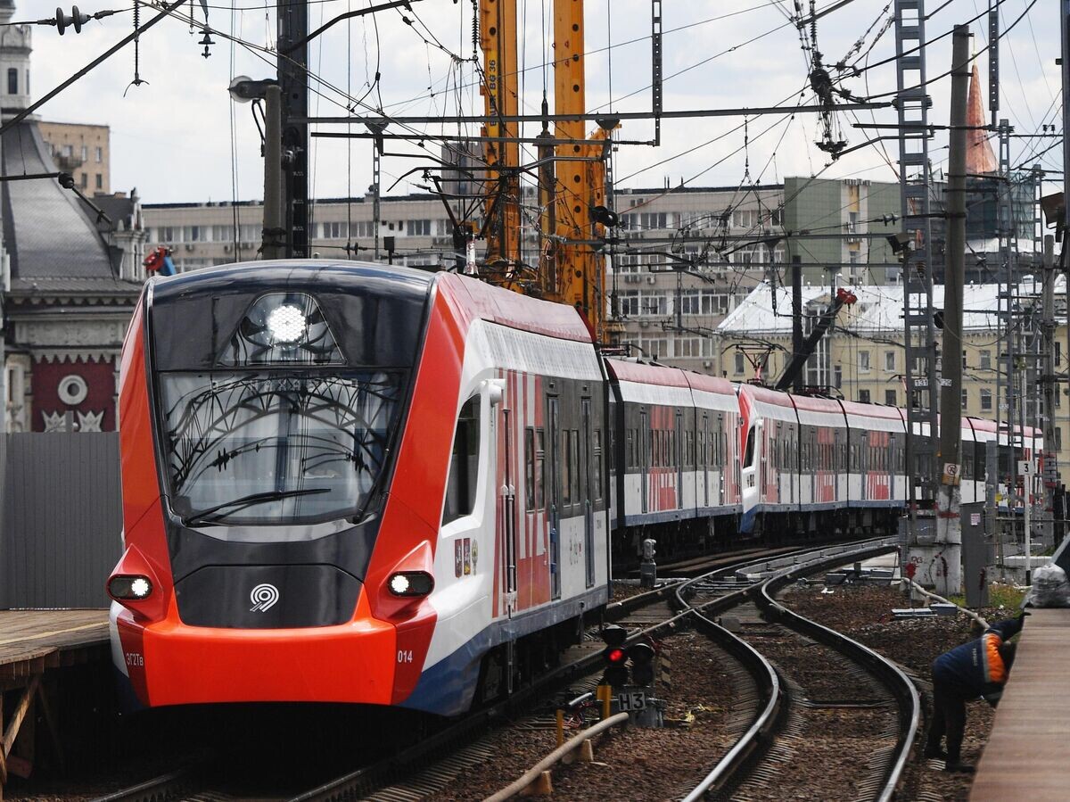    Электричка прибывает на станцию Каланчевская Московского центрального диаметра© РИА Новости / Григорий Сысоев