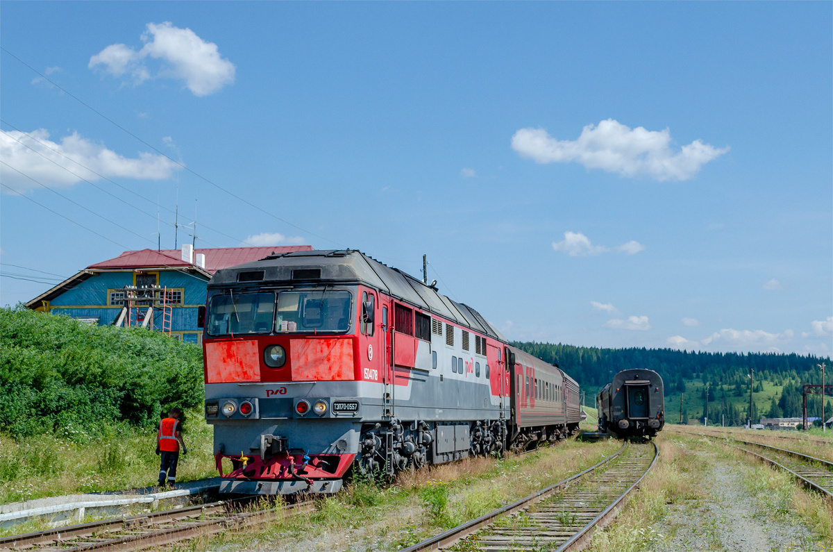 ТЭП70-0557 (ТЧЭ-13 Егоршино) с поездом № 6394/6944 Кузино - Чусовская на станции Кын
