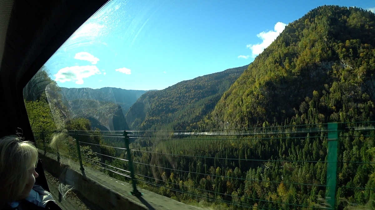 живописная дорога к озеру Рица 