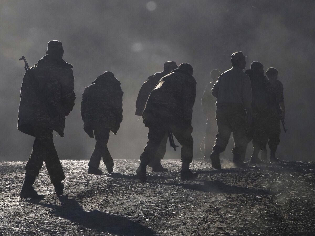    Военнослужащие в районе границы между Нагорным Карабахом и Арменией© AP Photo