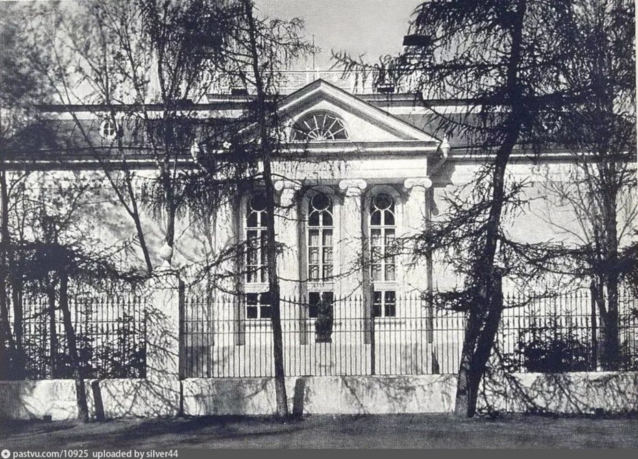 Вилла "Черный лебедь" в 1910 году. Источник: pastvu.com